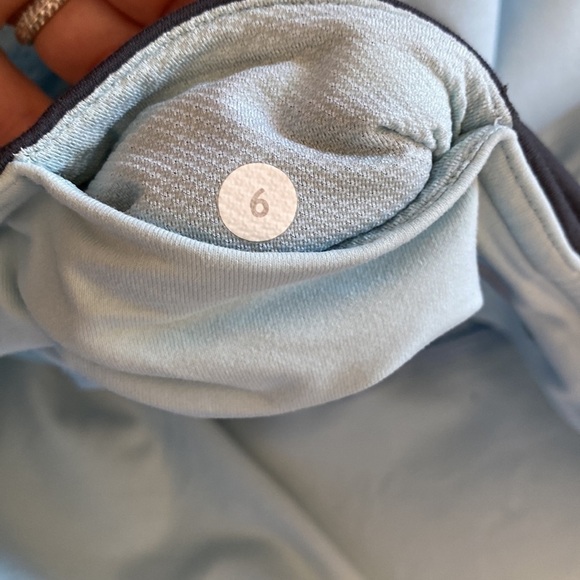 Lululemon shorts women’s 6 six light blue grey lace eyelet pocket - Picture 5 of 6